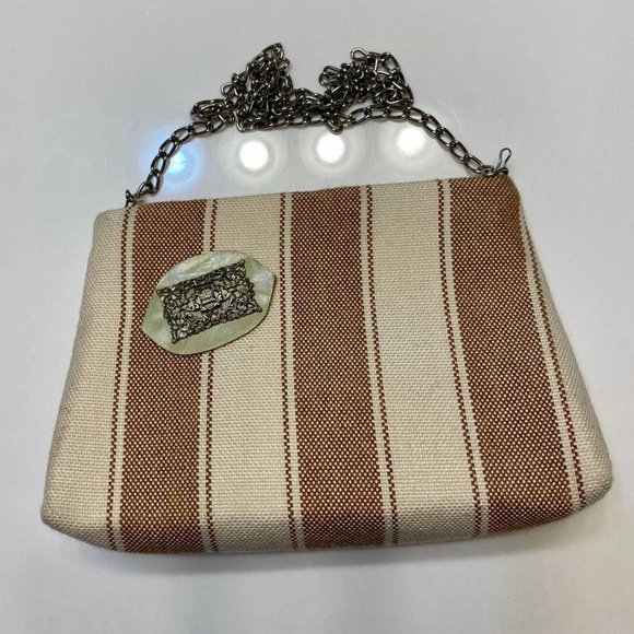 Add Libb Designs of Charleston, SC The Poppy Clutch Pocketbook Handbag - Picture 1 of 9